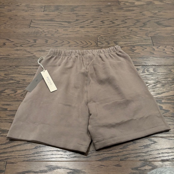 Fear of God Essentials Desert Taupe Shorts Sweatshorts L Large NEW NWT - Picture 3 of 5